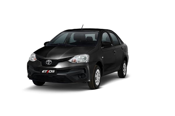 etios1636_negro215_02