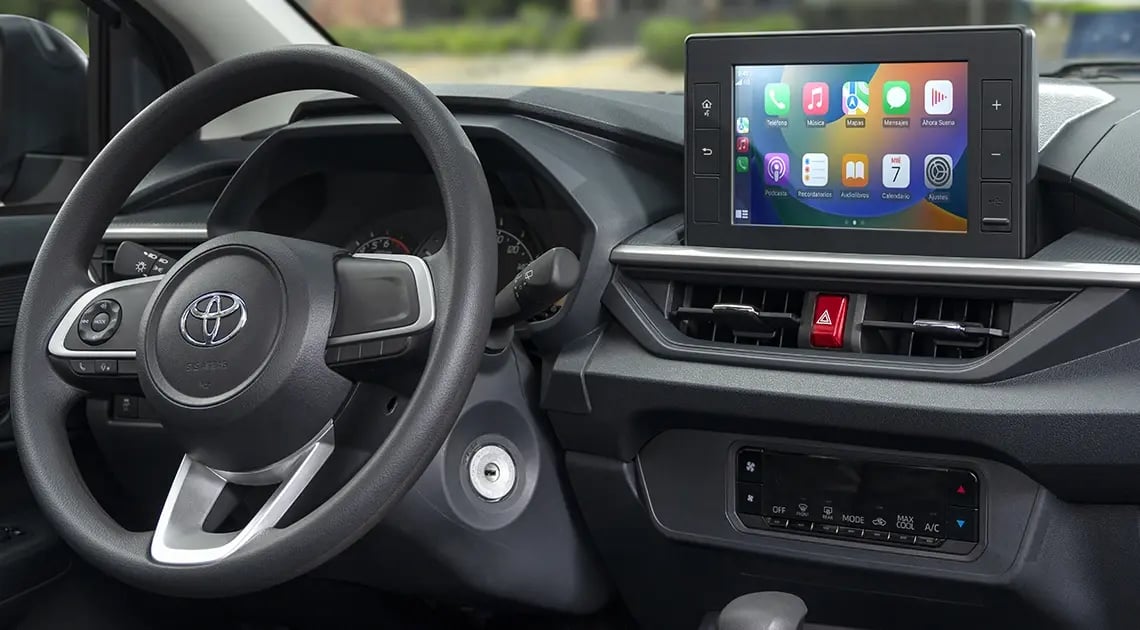 toyota-agya-pantalla-flotante