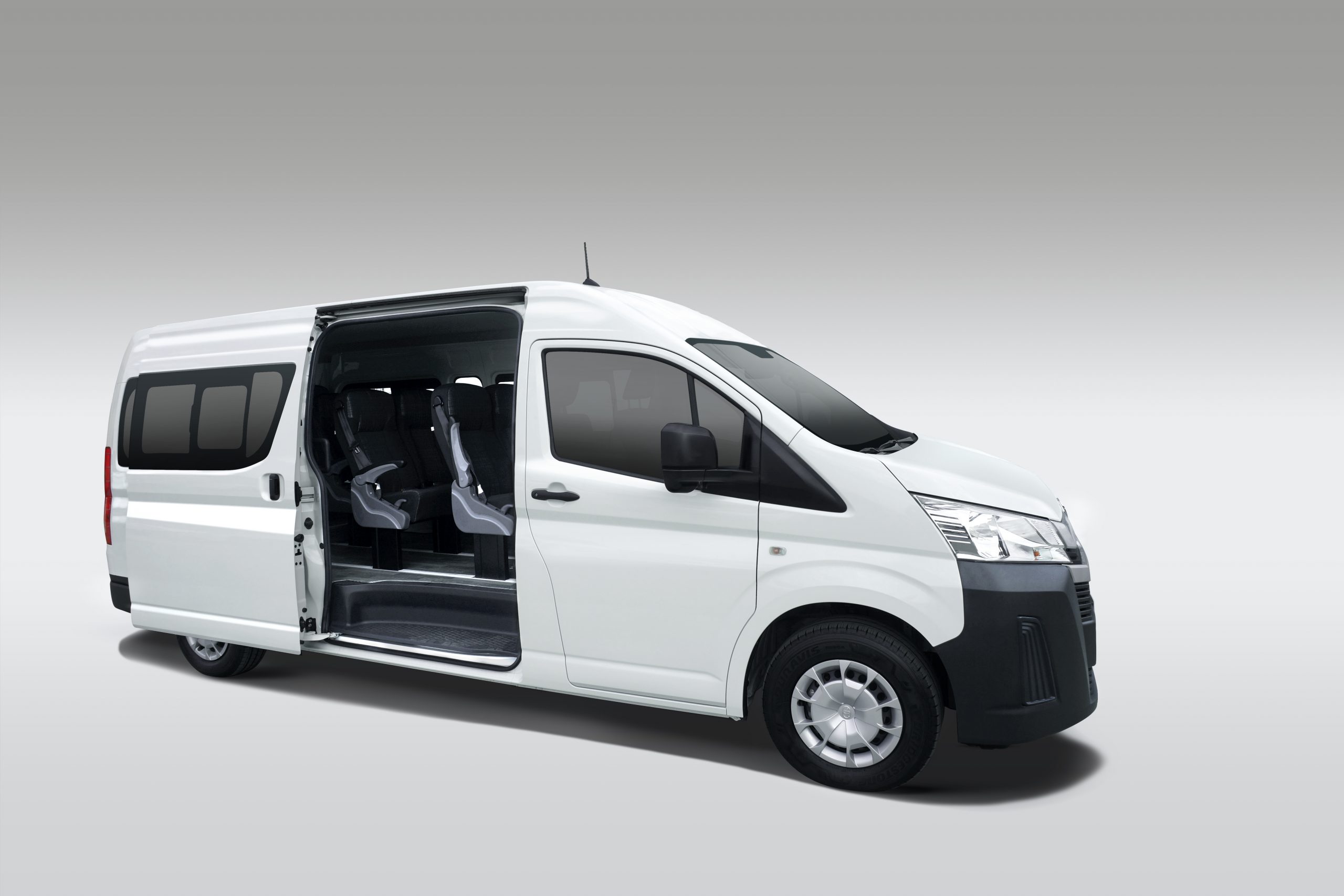 1545_HIACE_COMMUTER_TECHOALTO_LATERAL_2_1621333911-scaled
