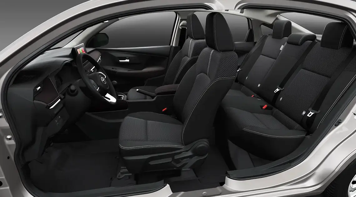carro-toyota-yaris-sedan-asientos-abutacados