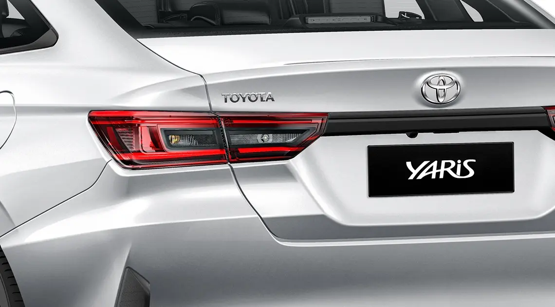 carro-toyota-yaris-sedan-faros-posteriores_0